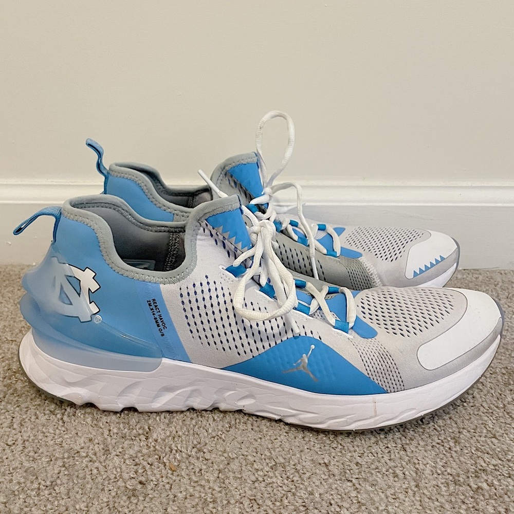 Men’s 11 UNC shoe